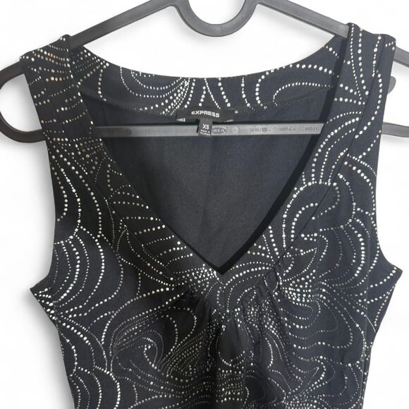 Y2K V-neck Black and silver sparkly sleeveless top by Express. - Picture 5 of 7